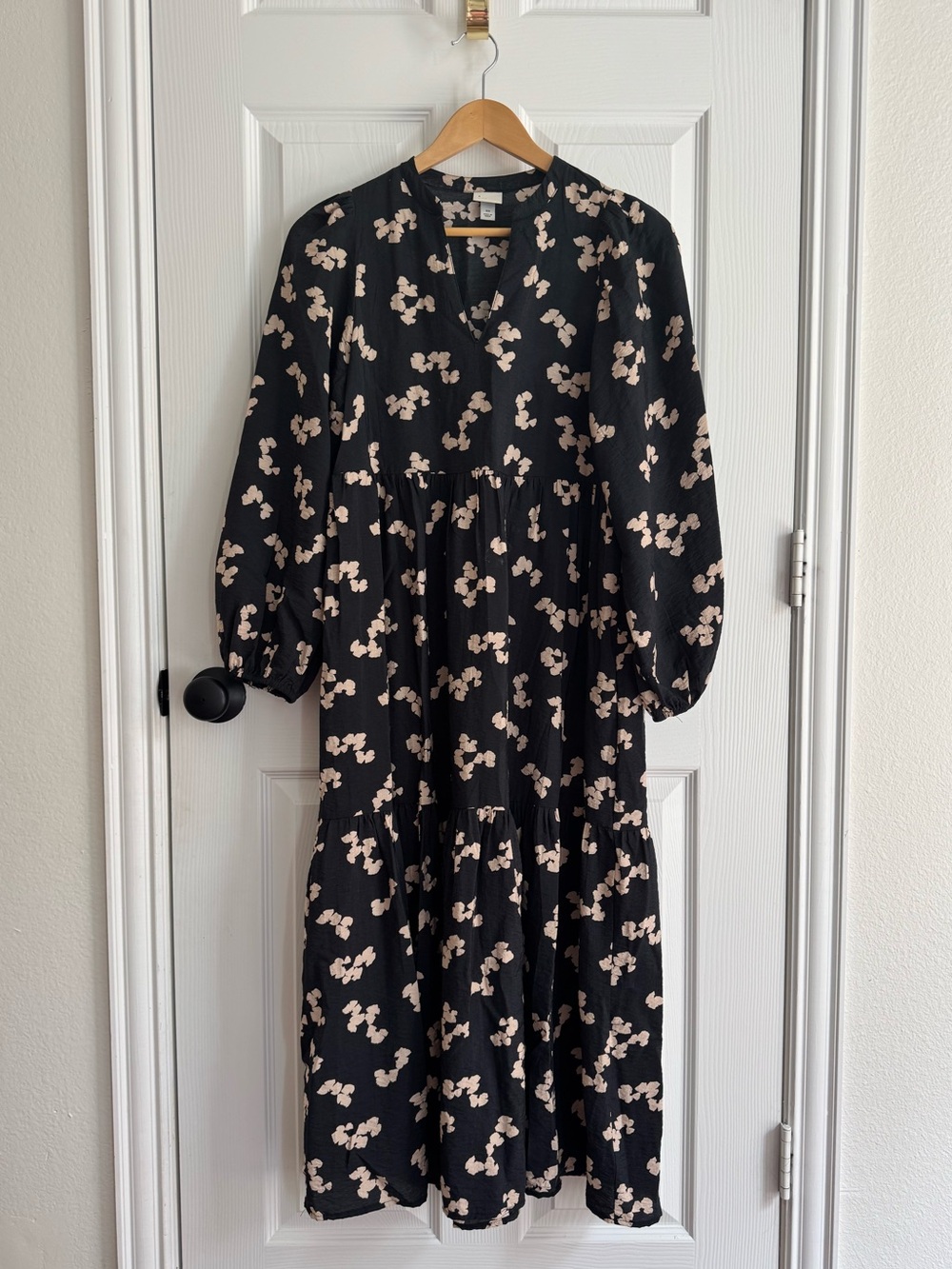 🤎 A New Day 🤎 Black and Tan Floral Maxi Dress (XS)
